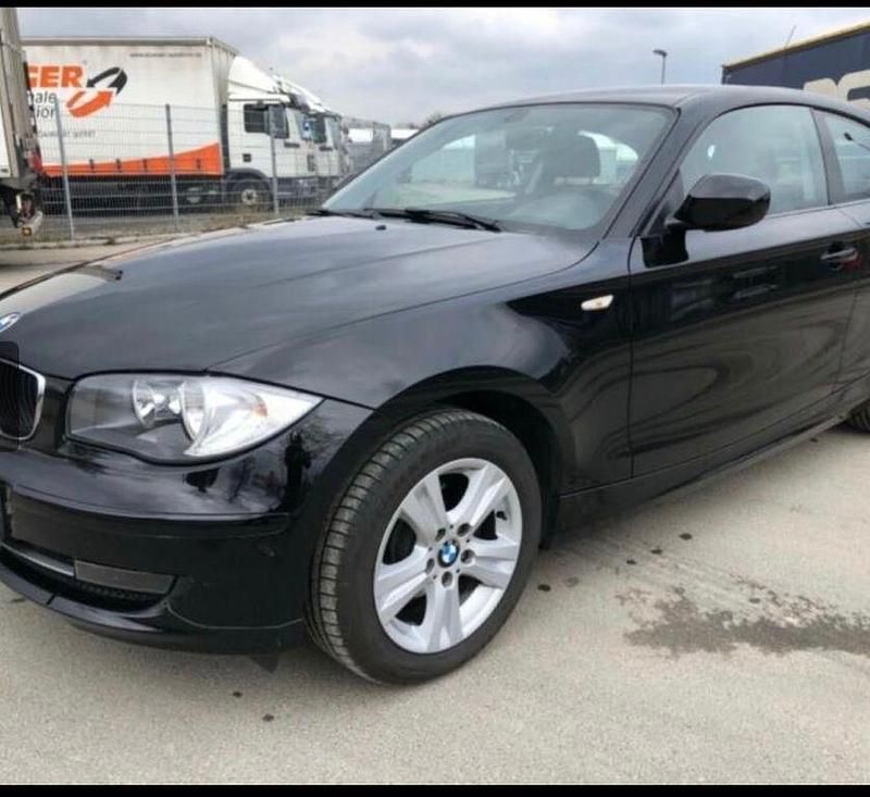 Gebraucht BMW 116 122 PS (89 kW) 2010 Schwarz Kleinwagen
