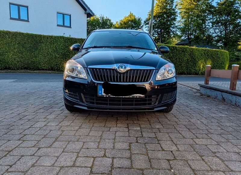 Schwarz Gebraucht 2012 Skoda Roomster Family Kombi | 5.800 € (Fairer Preis) - Bild 1/4