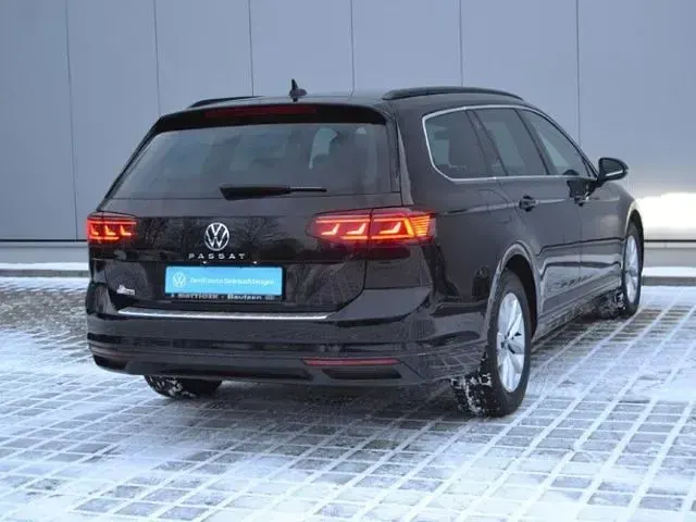 Gebraucht VW Passat IQ Drive 150 PS (110 kW) 2022 Deep black perleffekt (metallic) Kombi