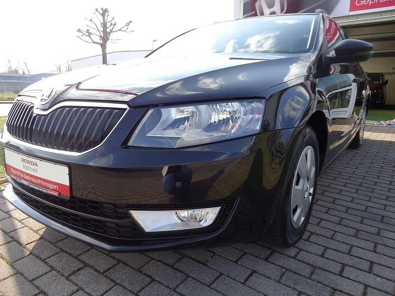 Gebraucht Skoda Octavia Active 110 PS (80 kW) 2016 Schwarzmagic perleffekt Kleinwagen