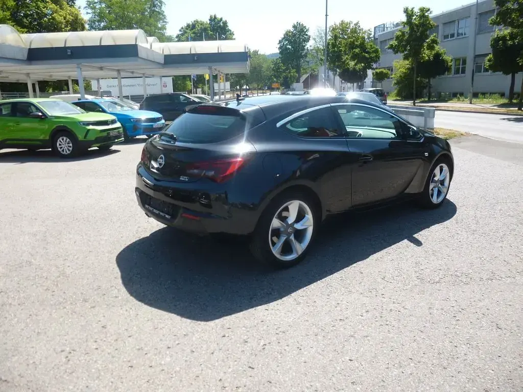Gebraucht Opel Astra GTC Innovation 140 PS (102 kW) 2013 Schwarz Coupé