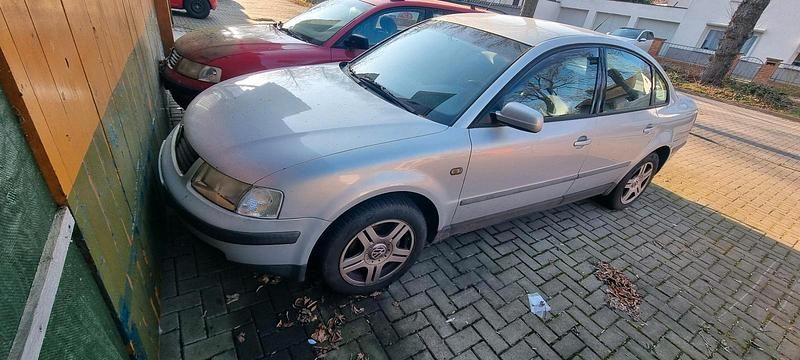 Gebraucht VW Passat 125 PS (91 kW) 1998 Silber Limousine