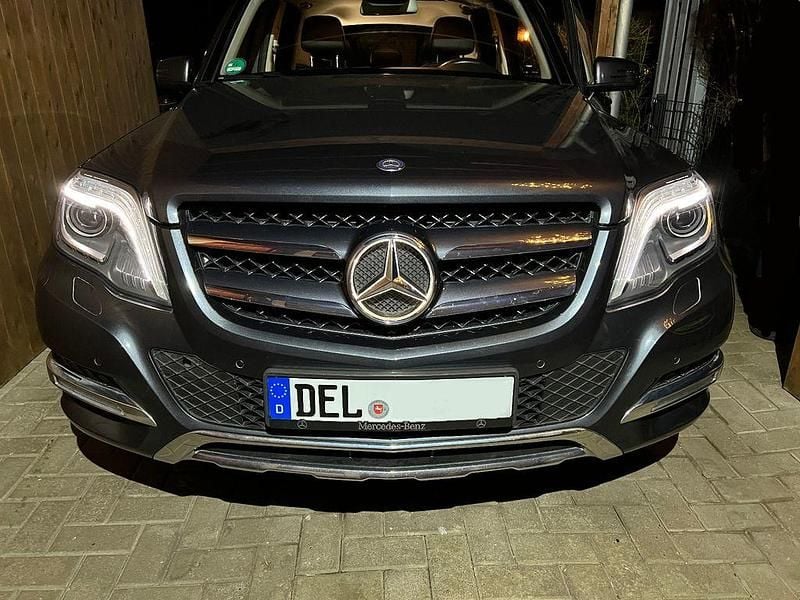 Grau Gebraucht 2015 Mercedes GLK200 SUV | 18.200 € (Fairer Preis) - Bild 1/4