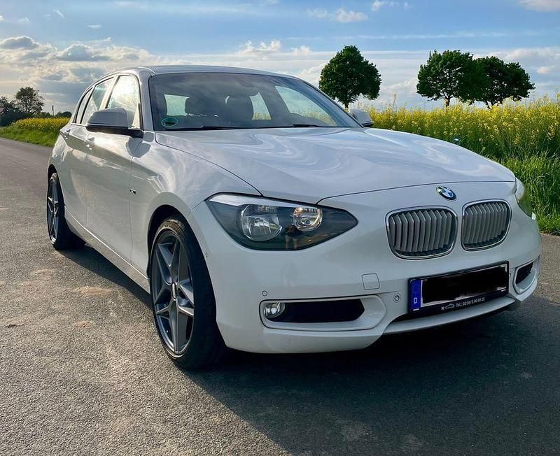 Weiß Gebraucht 2012 BMW 116 Urban Line Kleinwagen | 10.900 € (Fairer Preis) - Bild 1/4
