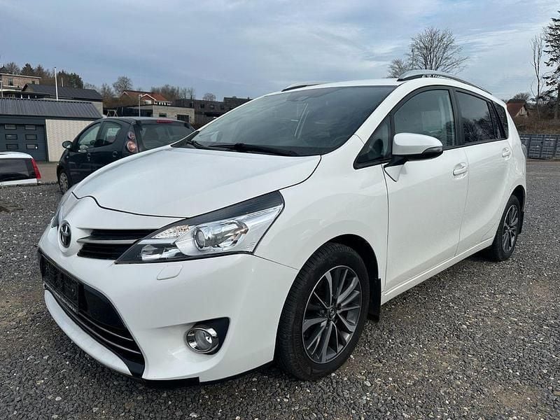 Gebraucht Toyota Verso 147 PS (108 kW) 2016 Weiß Van / Kleinbus