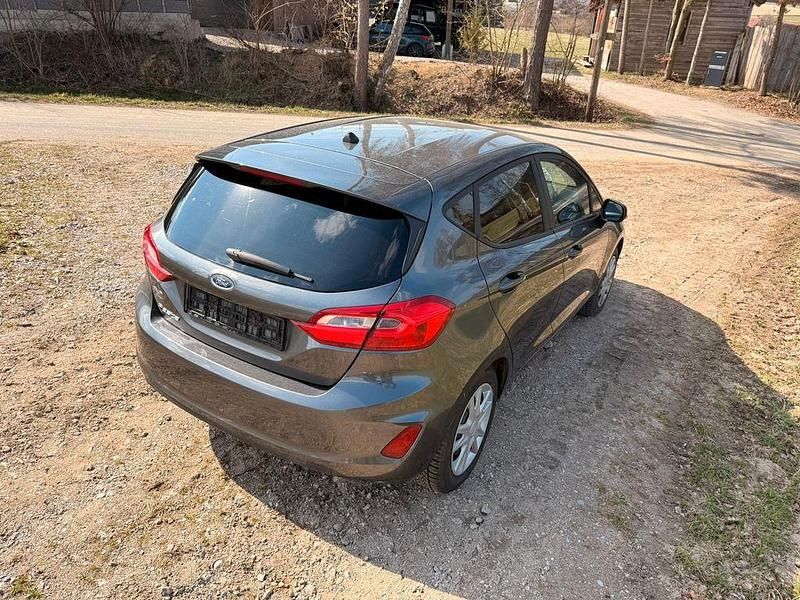 Gebraucht Ford Fiesta Trend 101 PS (74 kW) 2019 Grau Kleinwagen