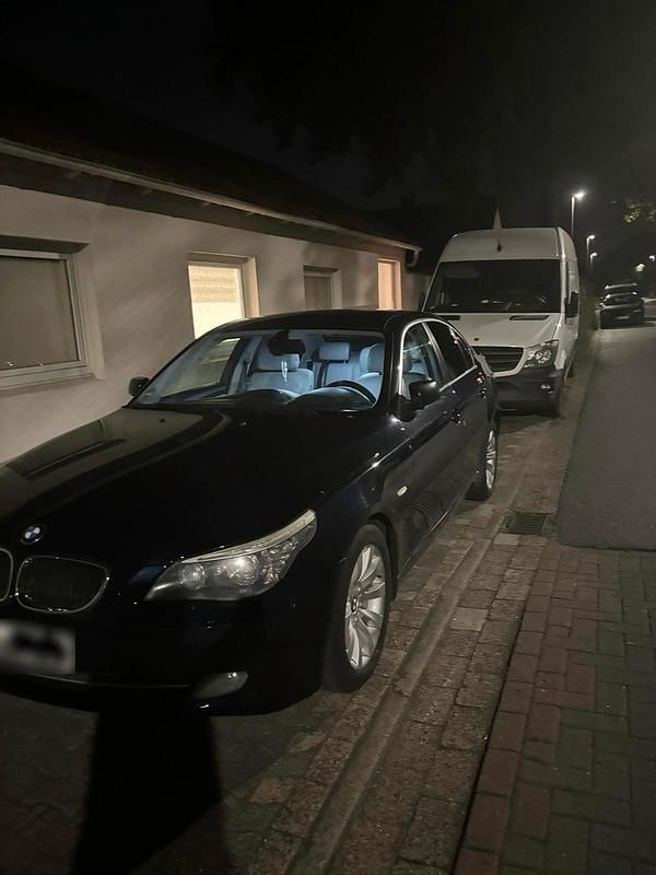 Gebraucht BMW 520 179 PS (131 kW) 2009 Blau Limousine