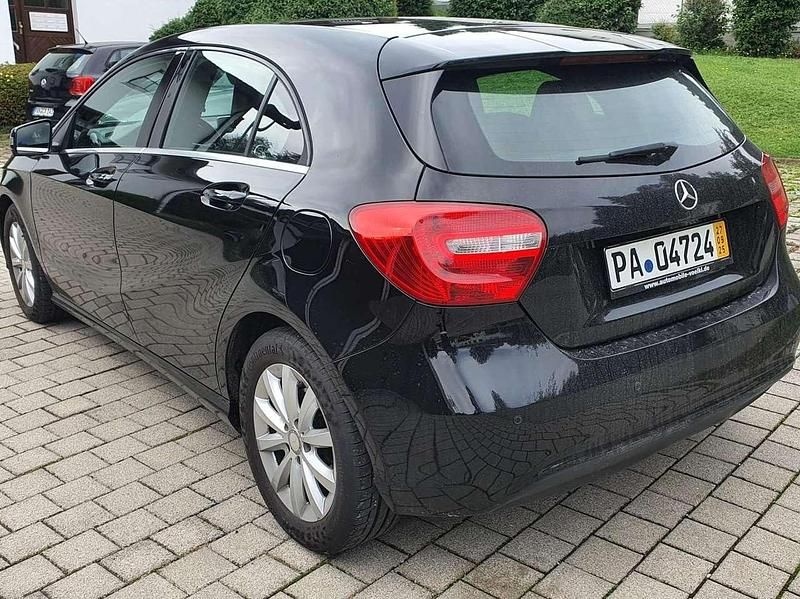 Gebraucht Mercedes 180 122 PS (89 kW) 2014 Schwarz Limousine