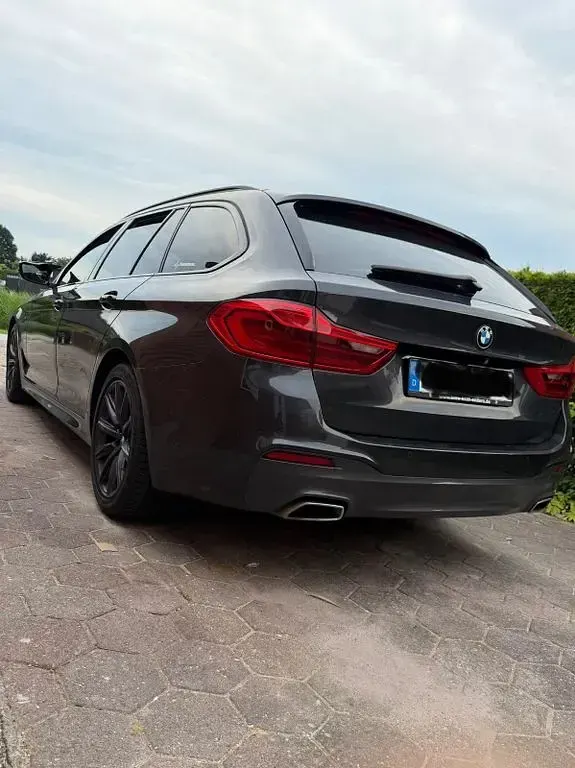 Gebraucht BMW 520 M Sport 190 PS (139 kW) 2018 Grau Kombi