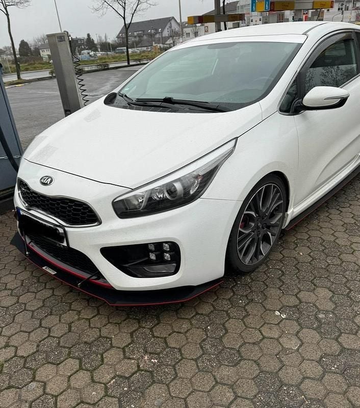 Weiß Gebraucht 2014 Kia Ceed GT Limousine | 10.000 € (Fairer Preis) - Bild 1/4