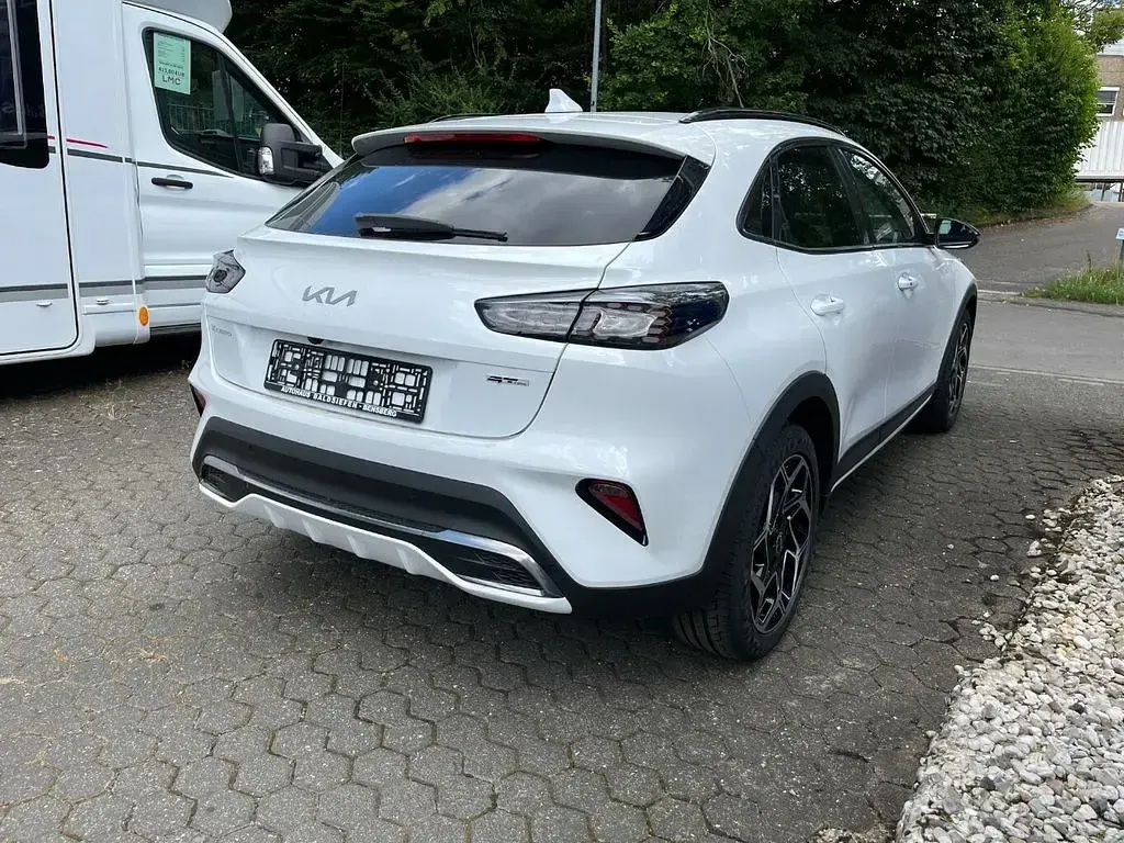 Neu Kia XCeed GT-Line 150 PS (110 kW) 2026 Deluxe weiss SUV