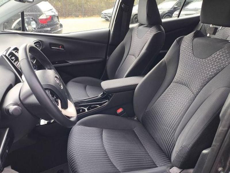 Gebraucht Toyota Prius 122 PS (89 kW) 2018 Magnetic grey (metallic) Kleinwagen