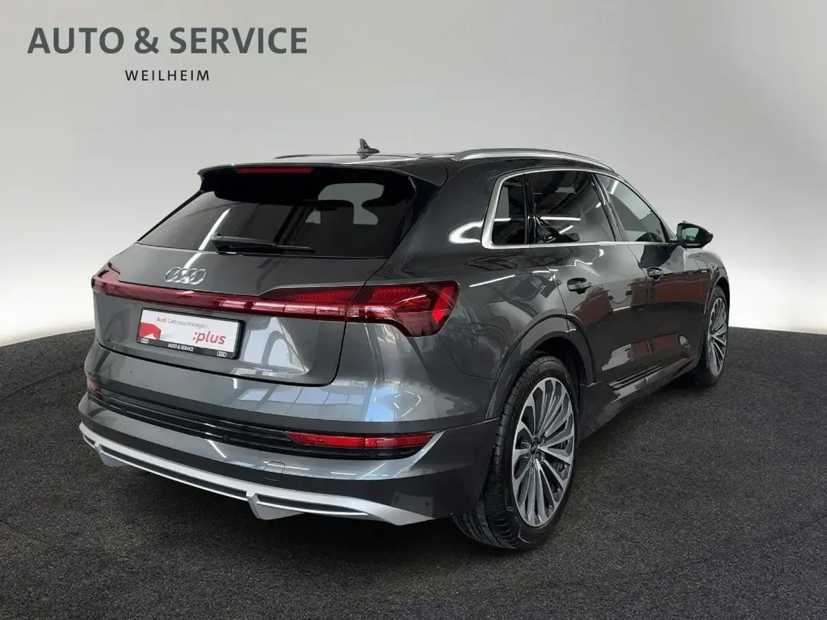 Gebraucht Audi e-tron S-Line 300 kW (408 PS) 2023 Daytonagrau perleffekt SUV