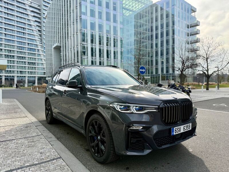 Grau Gebraucht 2021 BMW X7 Sport Line SUV | 77.000 € (Guter Preis) - Bild 1/4