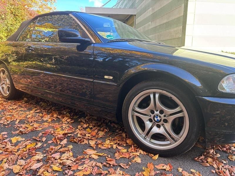 Gebraucht BMW 320 Cabriolet 170 PS (125 kW) 2001 Schwarz Cabrio