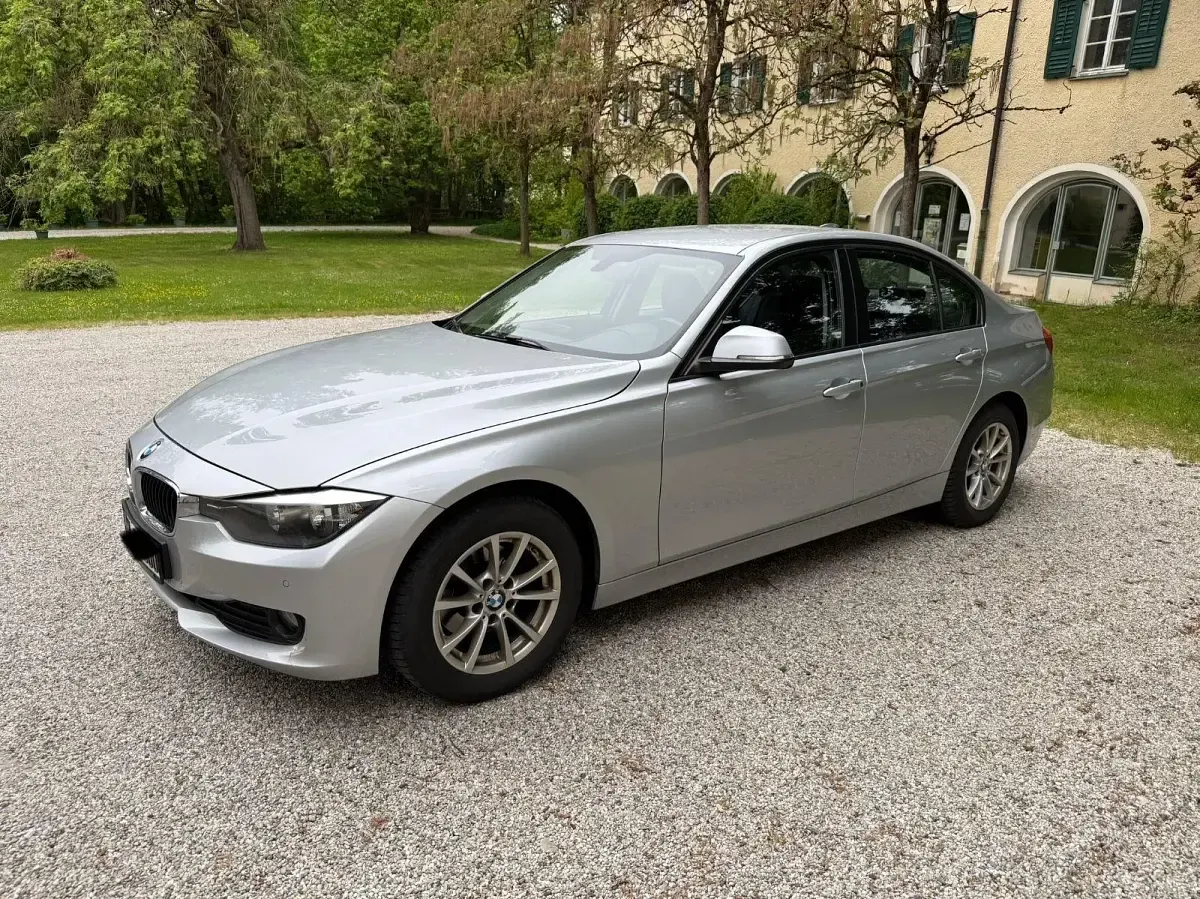 Gebraucht BMW 318 143 PS (105 kW) 2014 Silber Limousine