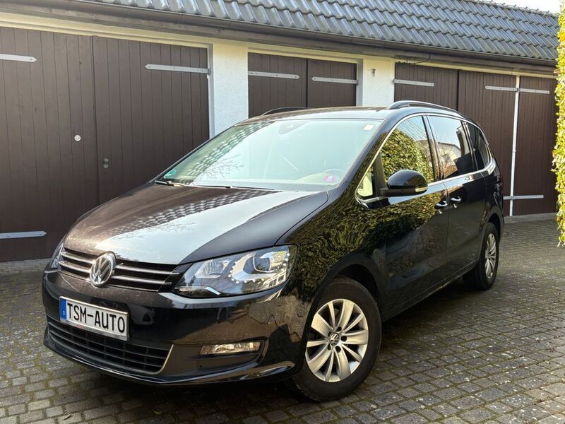 Schwarz Gebraucht 2022 VW Sharan Comfortline Van / Kleinbus | 29.380 € (Fairer Preis) - Bild 1/4