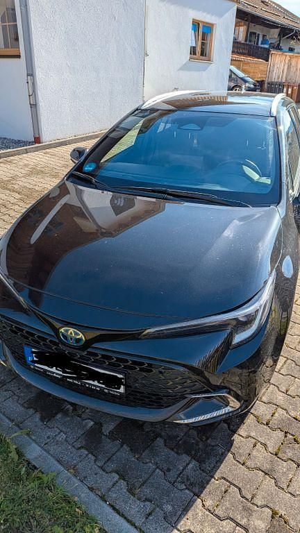 Schwarz Gebraucht 2023 Toyota Corolla Team Limousine | 27.900 € (Etwas zu teuer) - Bild 1/4