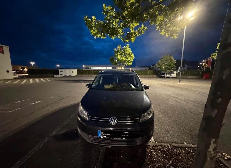 Schwarz Gebraucht 2012 VW Touran Van / Kleinbus | 9.000 € (Fairer Preis) - Bild 1/4