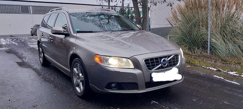 Gold Gebraucht 2009 Volvo V70 Summum Kombi | 3.999 € (Superpreis) - Bild 1/4