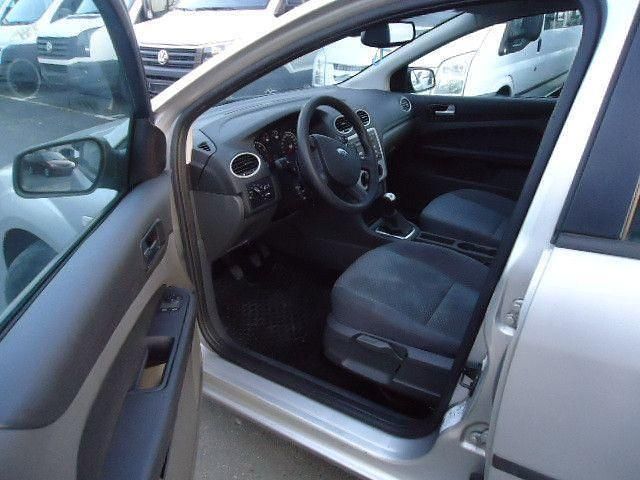 Gebraucht Ford Focus Trend 101 PS (74 kW) 2005 Silber Kleinwagen