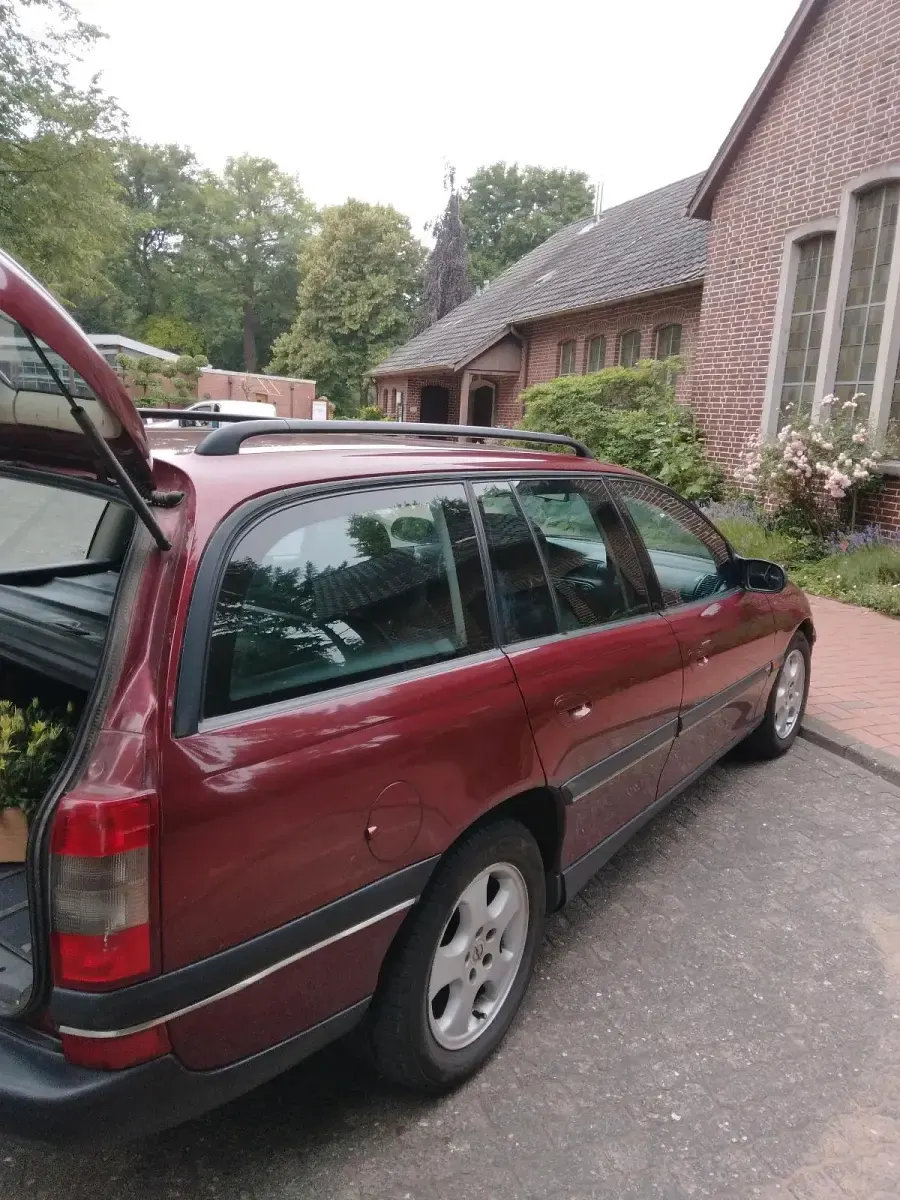 Gebraucht Opel Omega 136 PS (100 kW) 1997 Rot Limousine