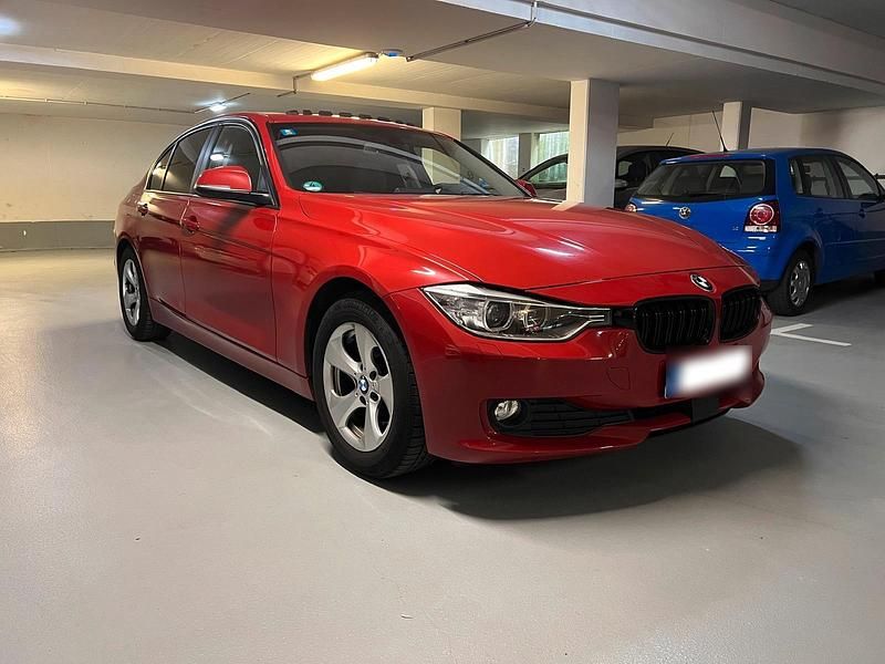 Second-hand BMW 320 163 CP (119 kW) 2012 Roșu Berlinǎ