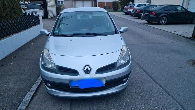Silber Gebraucht 2006 Renault Clio III Kleinwagen | 2.700 € (Fairer Preis) - Bild 1/4