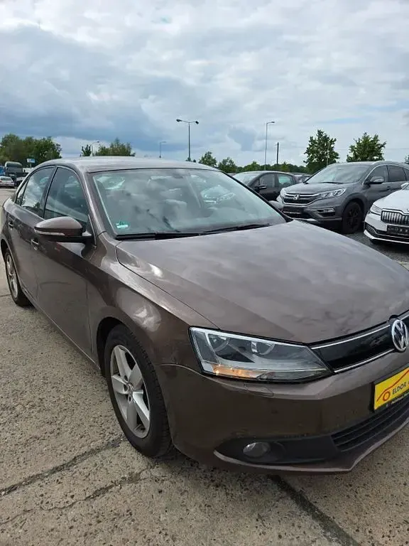 Occasion VW Jetta Comfortline 105 ch (77 kW) 2011 Marron Berline
