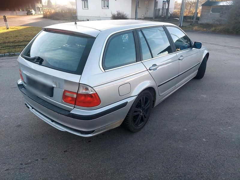 Gebraucht BMW 320 170 PS (125 kW) 2001 Silber Kombi