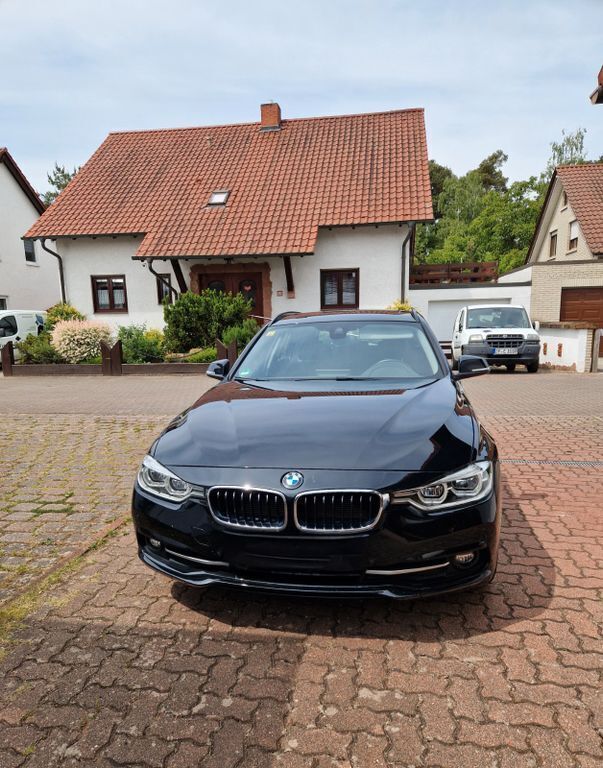Schwarz Gebraucht 2019 BMW 320 Sport Line Kombi | 20.099 € (Superpreis) - Bild 1/4