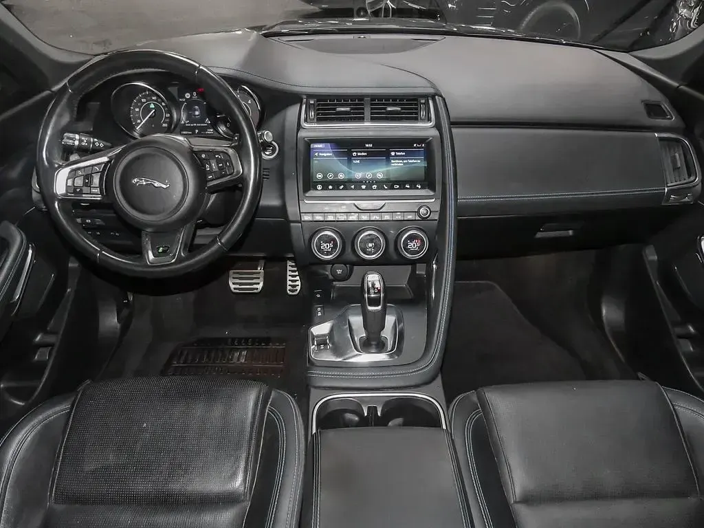 Gebraucht Jaguar E-Pace R-Dynamic 179 PS (131 kW) 2020 Santorini black SUV