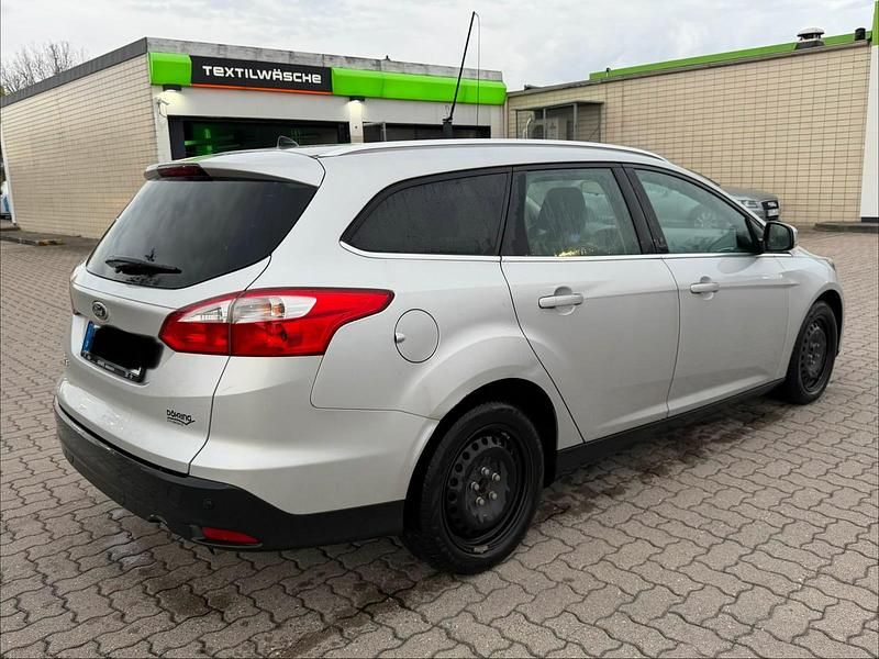 Gebraucht Ford Focus 115 PS (84 kW) 2012 Silber Kombi