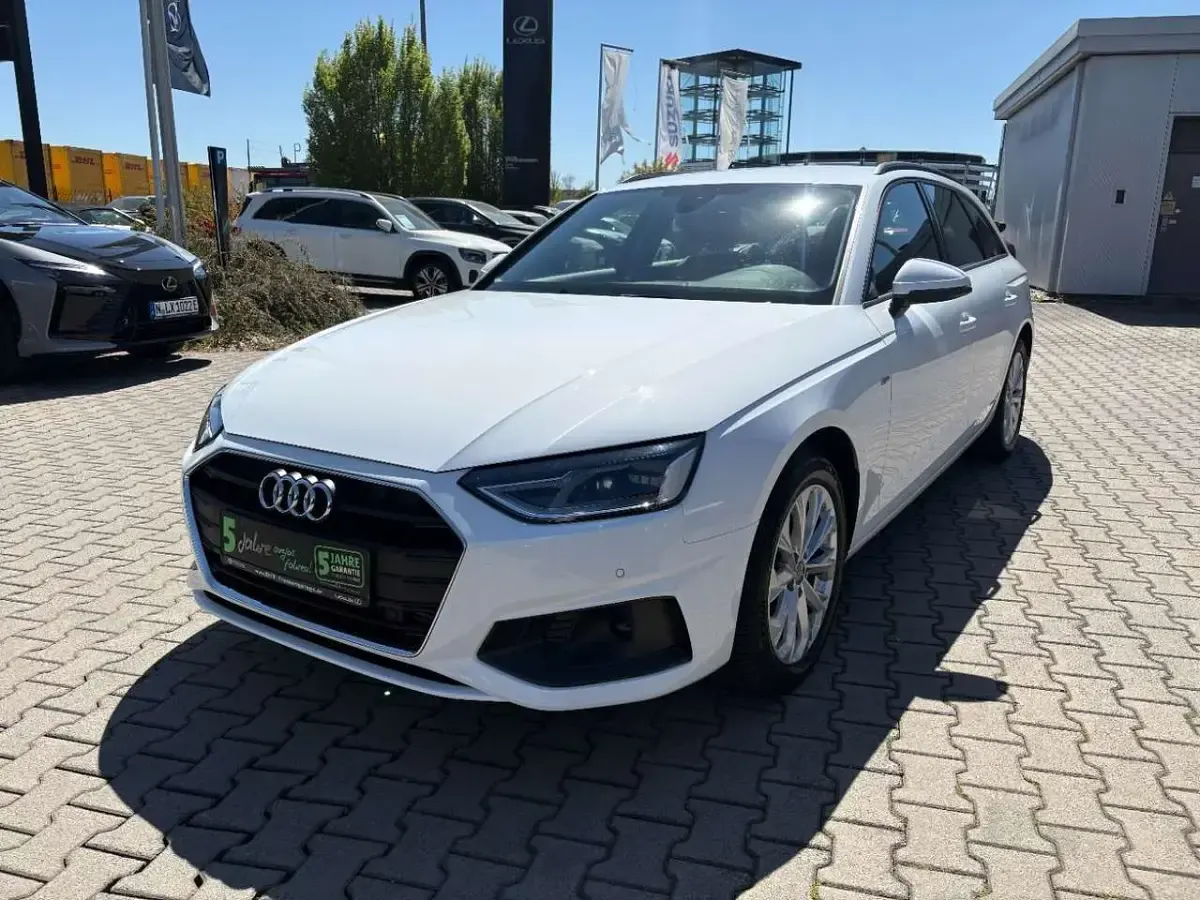 Używany Audi A4 S-Line 150 KM (110 kW) 2020 Biały Kombi