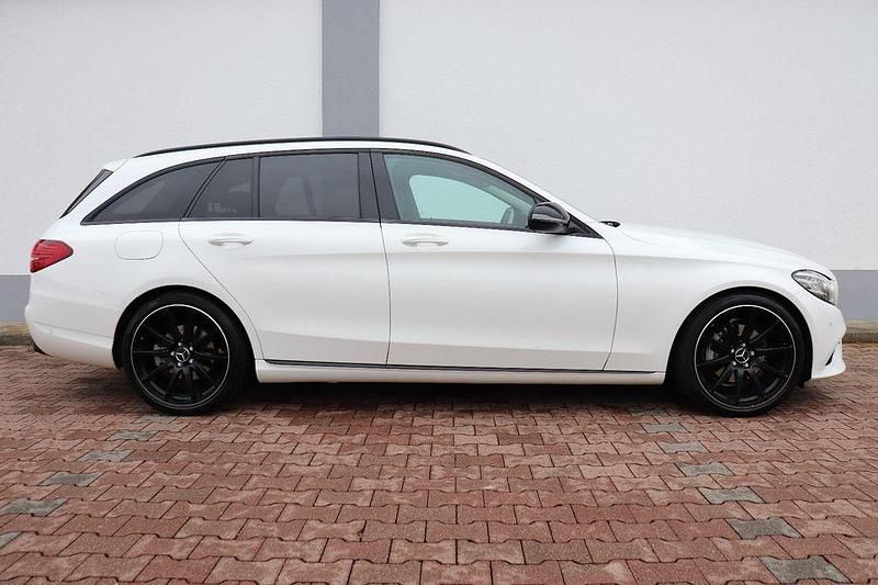 Gebraucht Mercedes C220 Night 194 PS (142 kW) 2019 Weiß Limousine