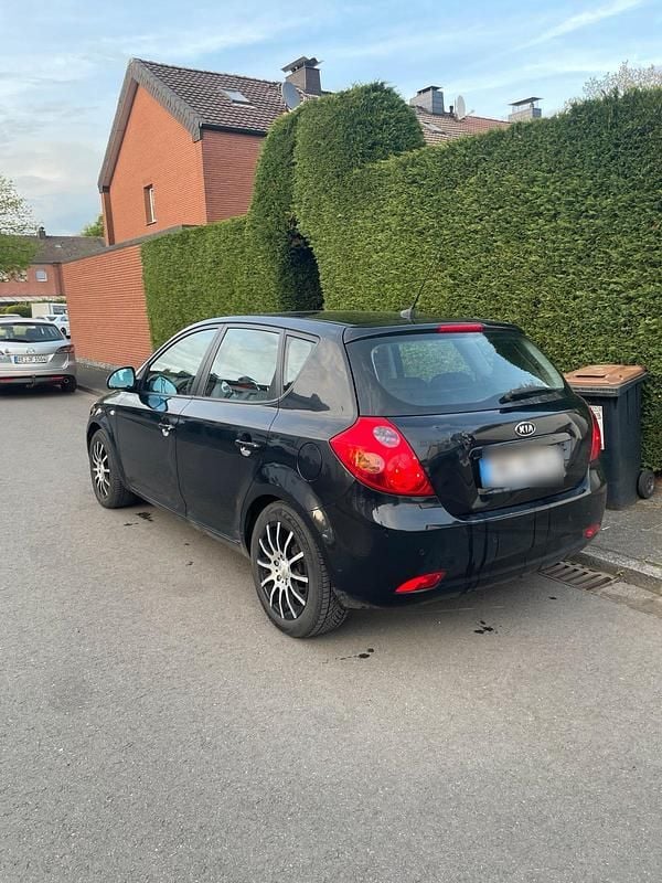 Usata Kia Ceed 122 CV (89 kW) 2007 Nero Utilitaria