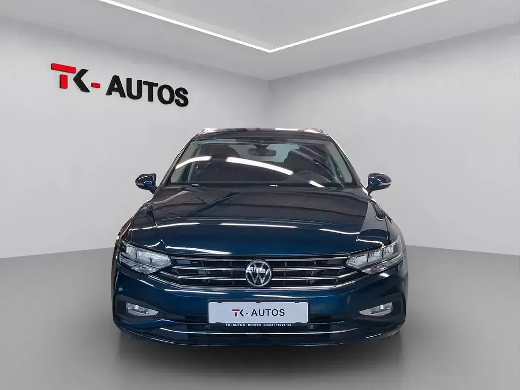 Gebraucht VW Passat 150 PS (110 kW) 2021 Blau Limousine