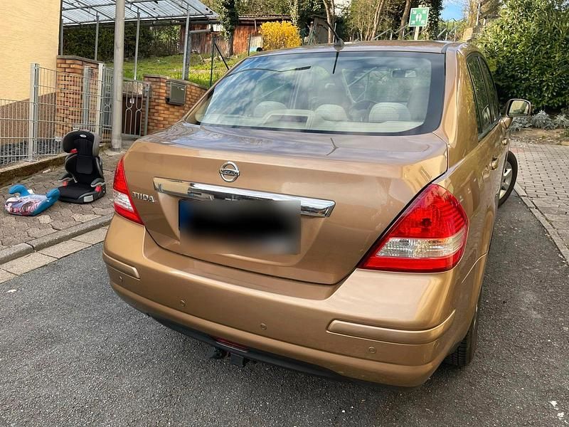 Gebraucht Nissan Tiida 132 PS (97 kW) 2008 Braun Limousine