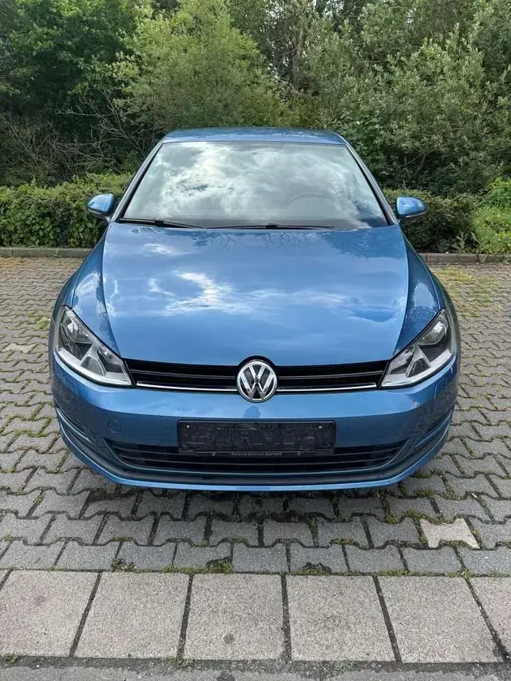 Gebraucht VW Golf VII Trendline 86 PS (63 kW) 2016 Blau Limousine