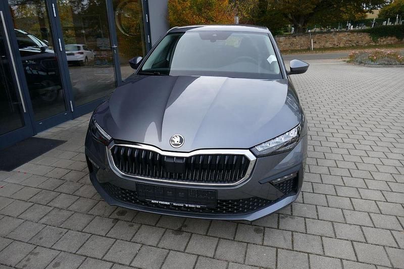 Neu Skoda Scala Selection 116 PS (85 kW) 2025 Grau Kleinwagen