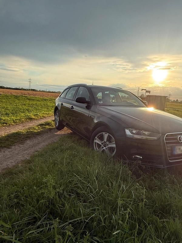 Gebraucht Audi A4 Comfort 120 PS (88 kW) 2014 Schwarz Kombi