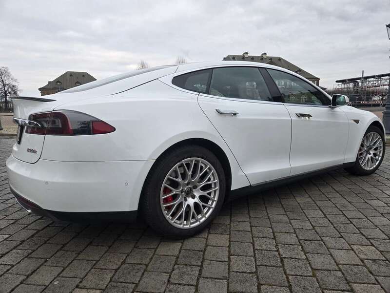 Weiß Gebraucht 2016 Tesla Model S Limousine | 44.400 € - Bild 1/1