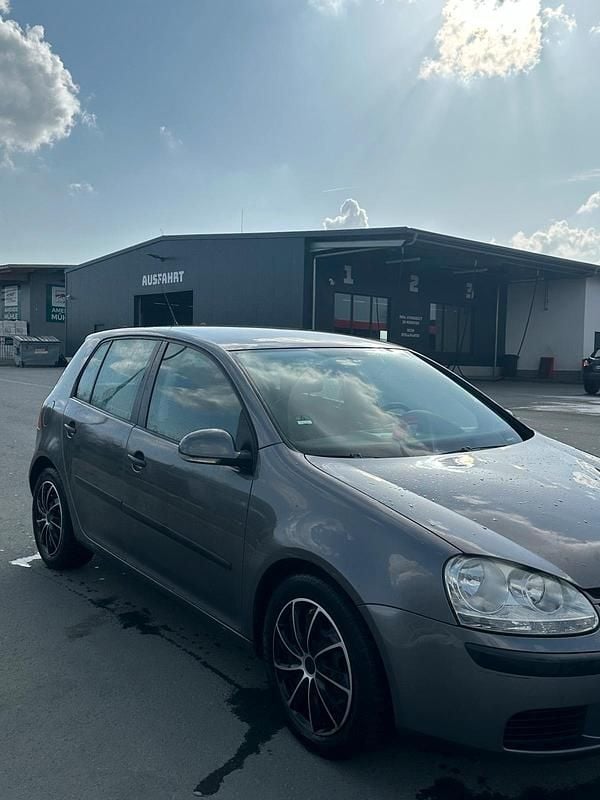 Gebraucht VW Golf V 101 PS (74 kW) 2005 Grau Kleinwagen