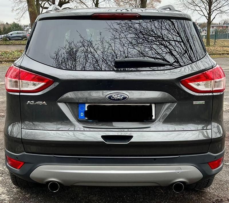 Gebraucht Ford Kuga Titanium 150 PS (110 kW) 2015 Grau SUV