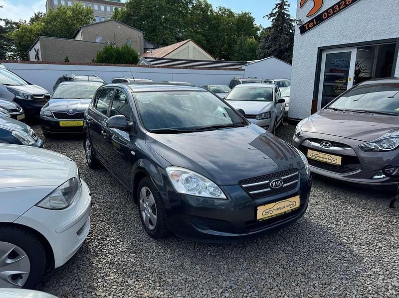 Gebraucht Kia Ceed Attract 109 PS (80 kW) 2009 Grau Kleinwagen