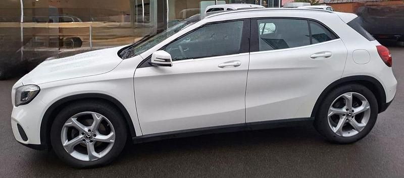 Gebraucht Mercedes GLA180 122 PS (89 kW) 2018 Weiß SUV