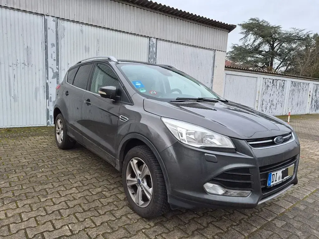 Gebraucht Ford Kuga Titanium 150 PS (110 kW) 2016 Grau SUV