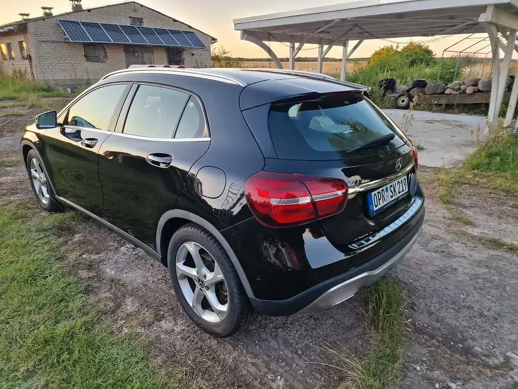Gebraucht Mercedes GLA180 122 PS (89 kW) 2019 Schwarz SUV