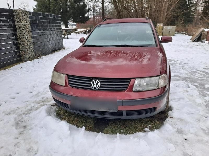 Gebraucht VW Passat 101 PS (74 kW) 1998 Rot Kombi