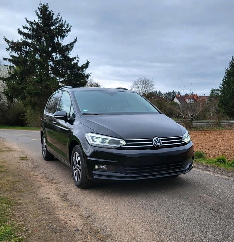Gebraucht VW Touran 150 PS (110 kW) 2023 Schwarz Van / Kleinbus